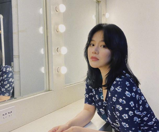 女明星着装拼了_毛衣款式争议_马思纯毛衣裙搭配