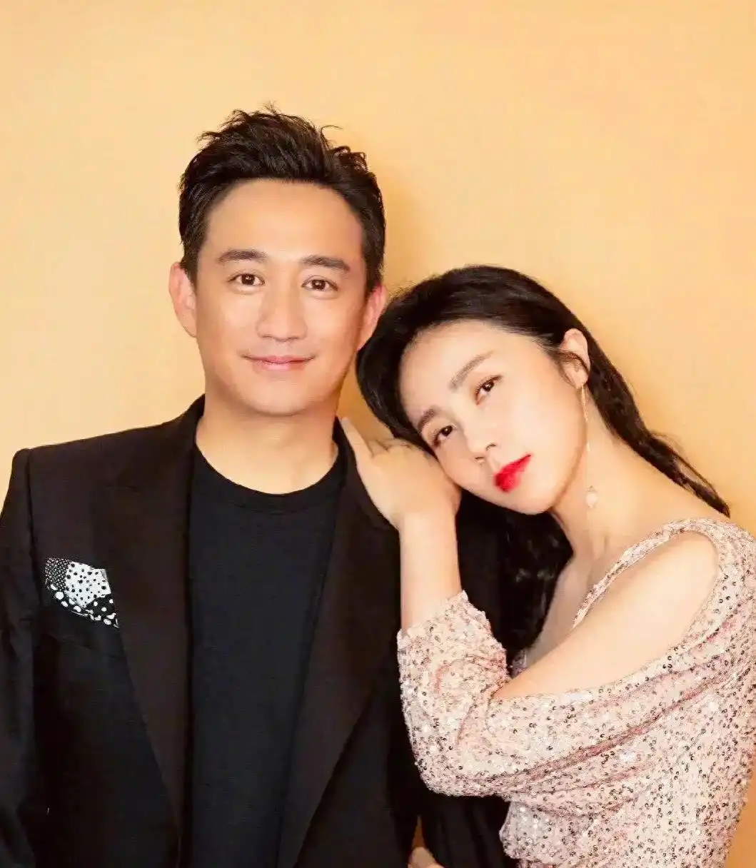 卓伟爆料男星离婚 内幕消息 靳东吴奇隆绯闻_又一对明星离婚互爆黑料,
